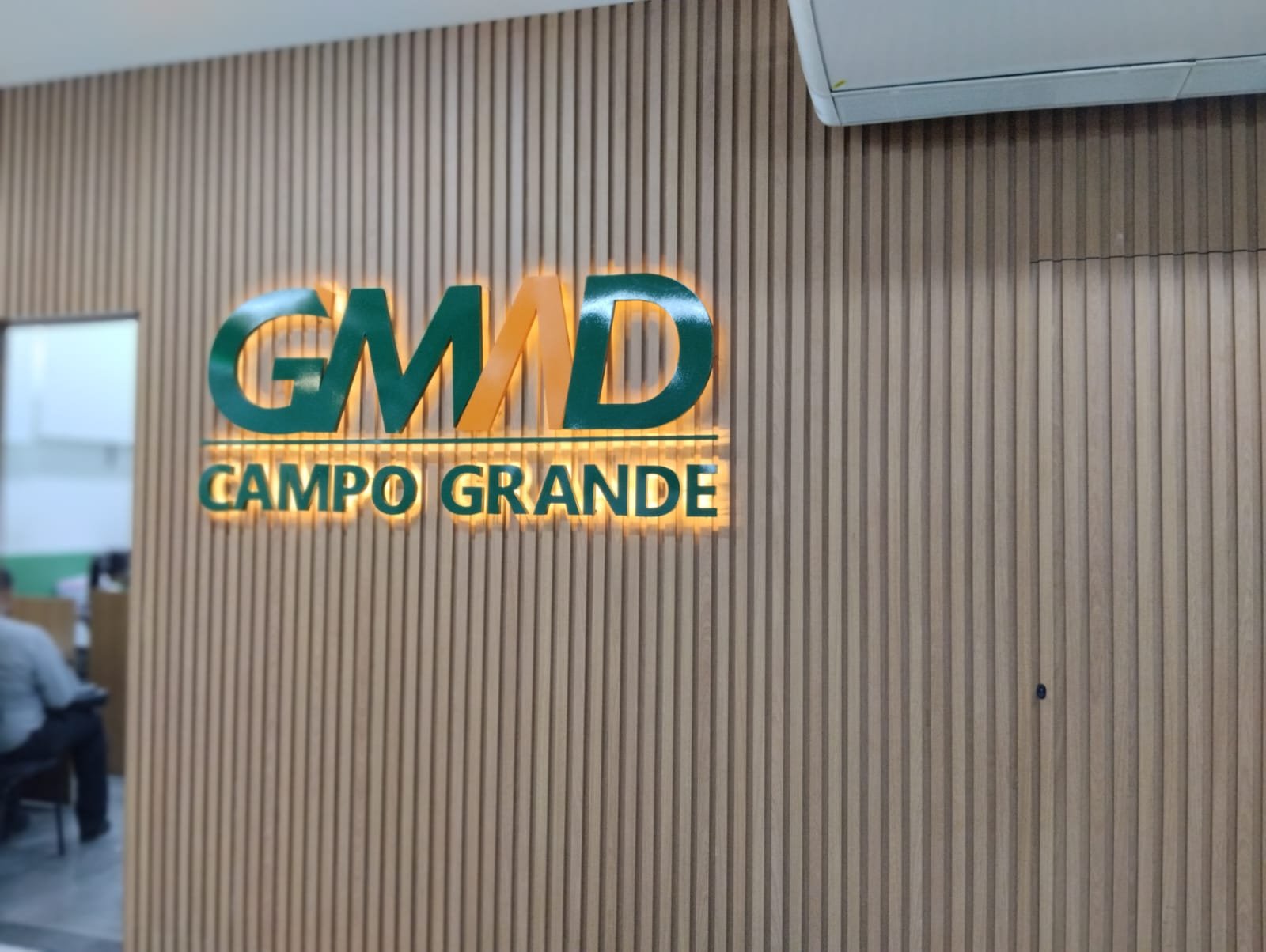Identidade interna iluminada executado para GMAD Campo Grande em Campo Grande