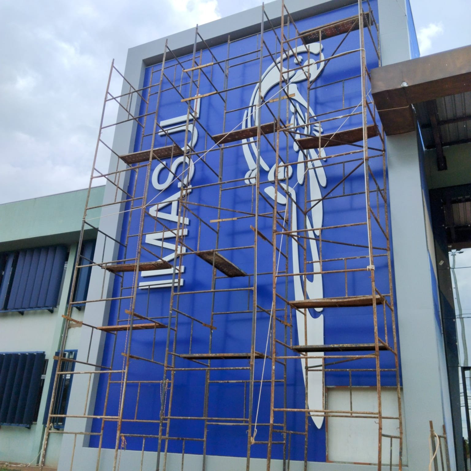 Revestimento em ACM executado para Fachada institucional em Campo Grande